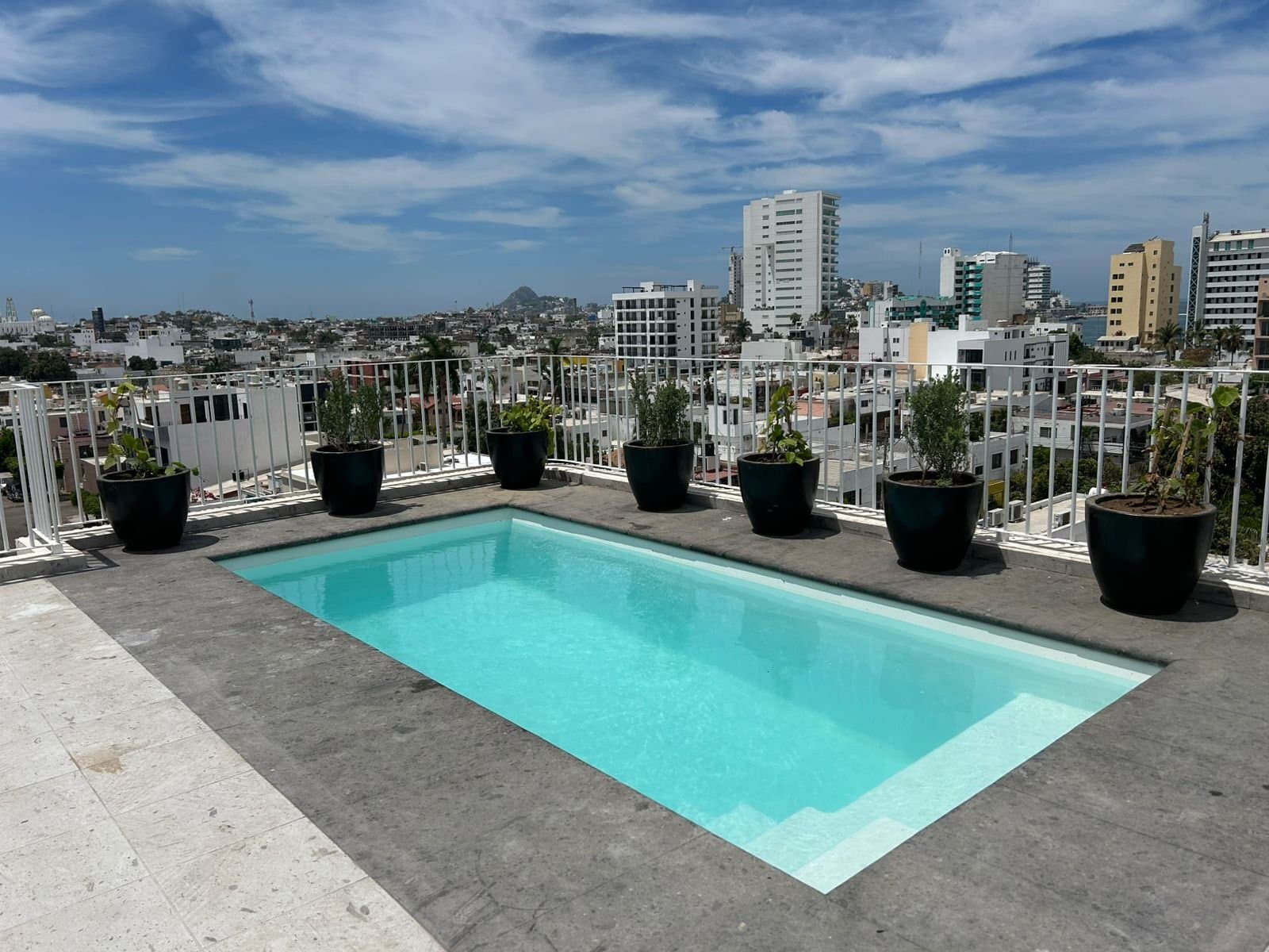 Rooftop con vista a la ciudad — Mazatlán